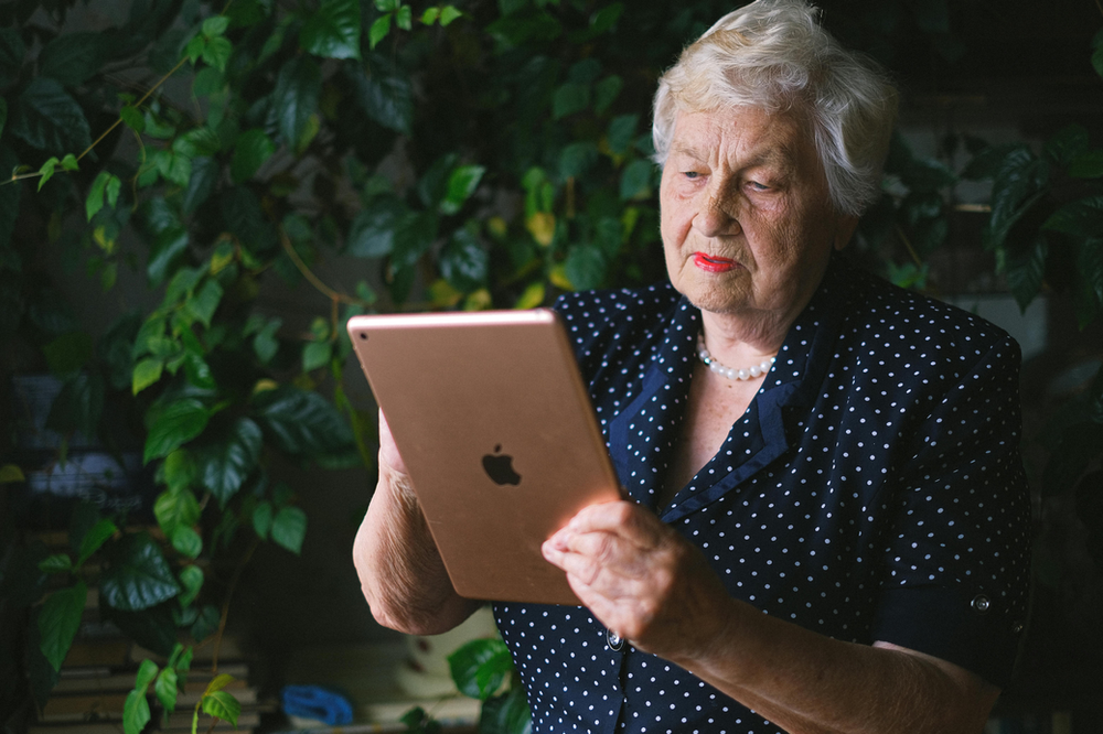 Navigating Senior Technology: Grandpad vs RecallCue Reviewed